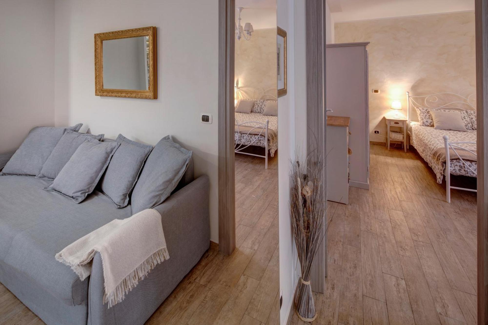 Le Bicocche Di Joyce - Luxury And Parking Nearby Apartment ตรีเอสเต ภายนอก รูปภาพ