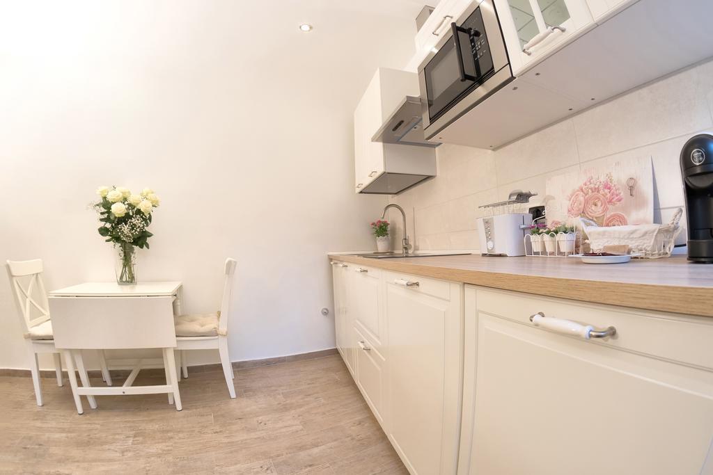 Le Bicocche Di Joyce - Luxury And Parking Nearby Apartment ตรีเอสเต ภายนอก รูปภาพ